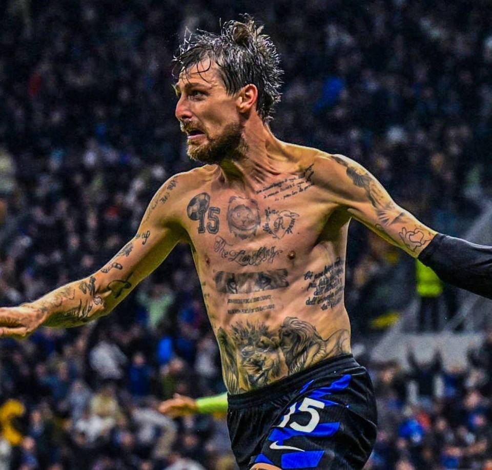 家队并肩作 家队并肩作